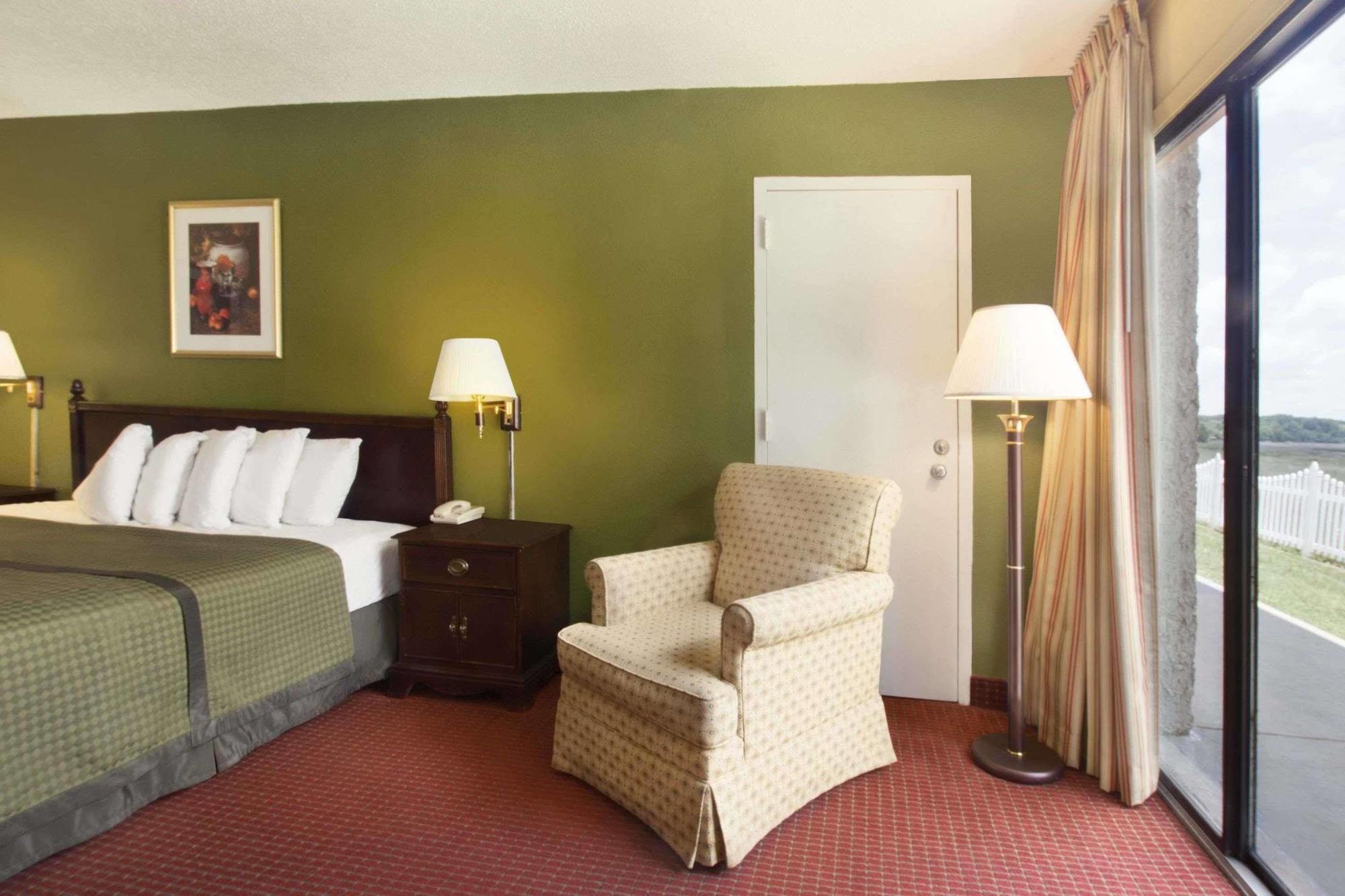 Howard Johnson By Wyndham Beaufort/Parris Island Exteriér fotografie