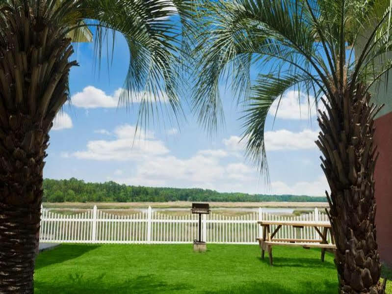 Howard Johnson By Wyndham Beaufort/Parris Island Exteriér fotografie